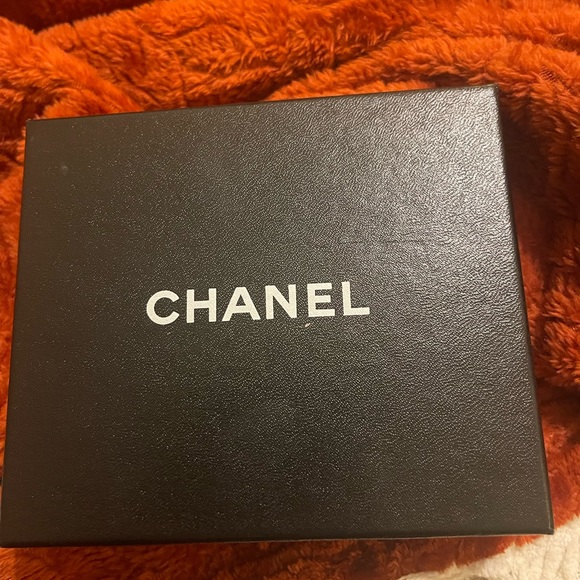 Chanel Caviar Compact Wallet - Picture 2 of 7